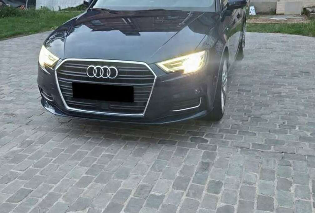 Audi 35 TFSI cylinder on demand Sportback S tronic design