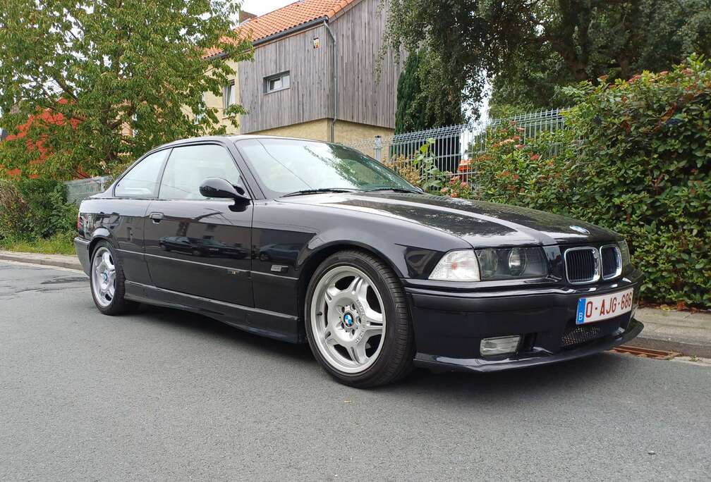 BMW 318is