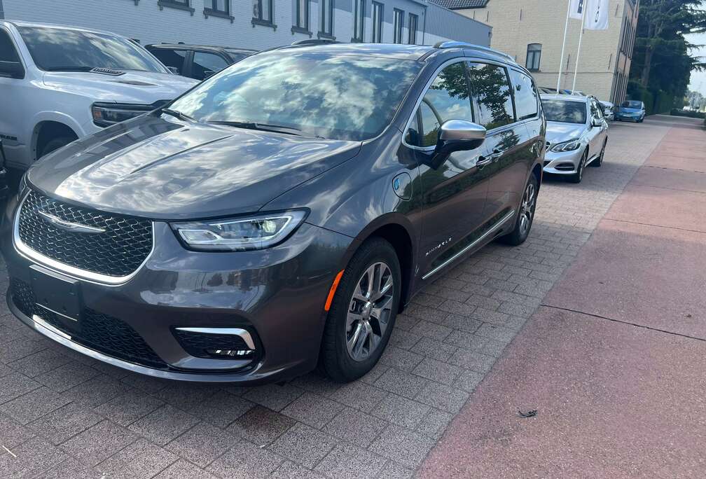 Chrysler HYBRID PINNACLE - 3.6L V6 €69.900,-excl