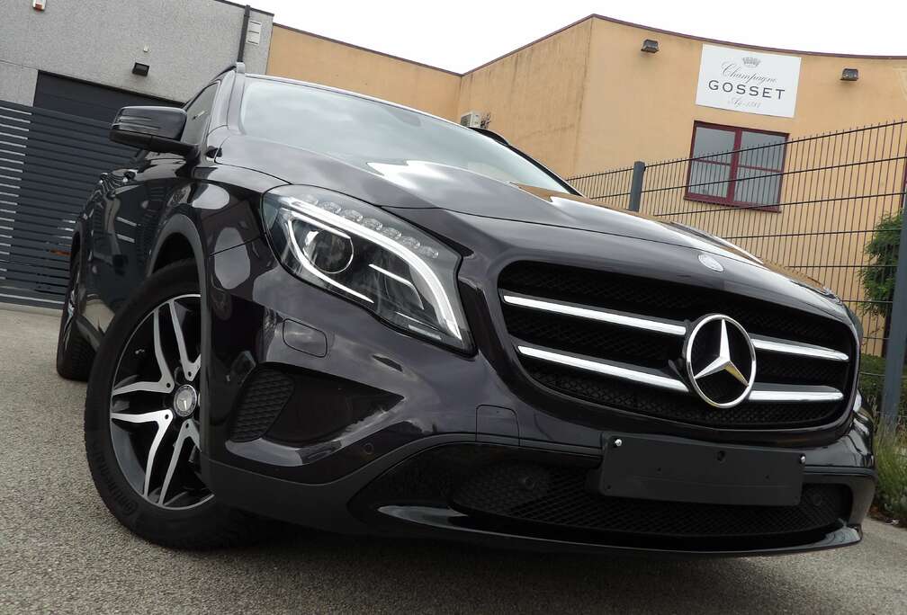 Mercedes-Benz GLA 180 Urban Edition Night Pack.