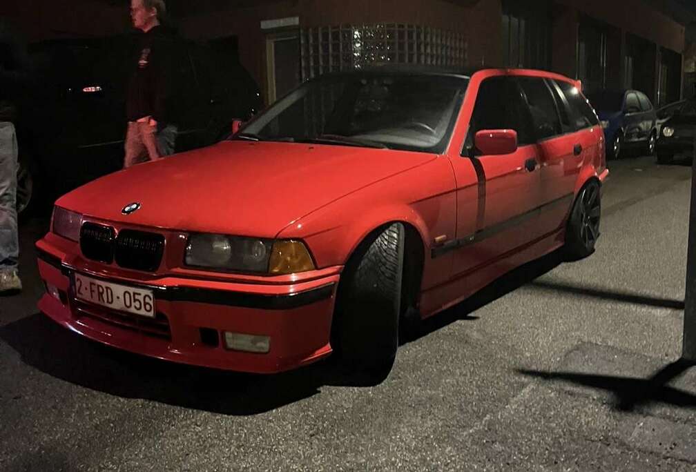 BMW 323i touring