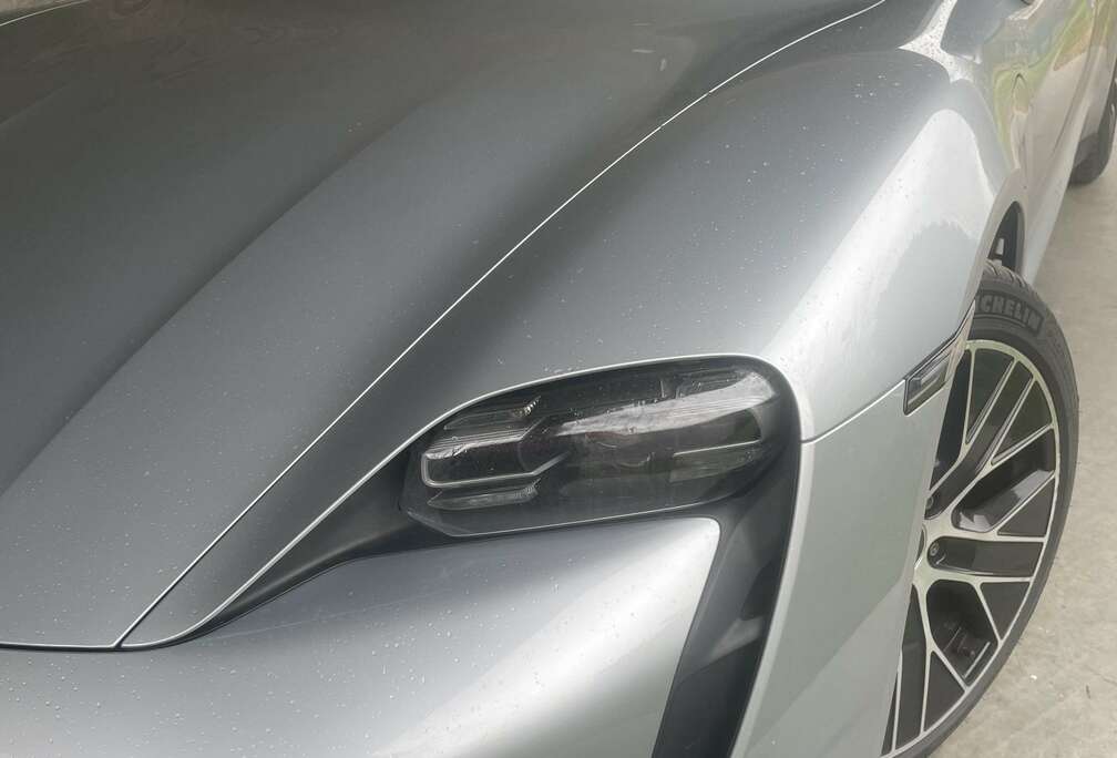 Porsche Taycan 79.2 kWh Taycan