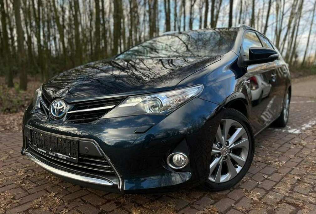 Toyota 1.8 VVT-i Hybrid Automatik Touring Sports Executiv