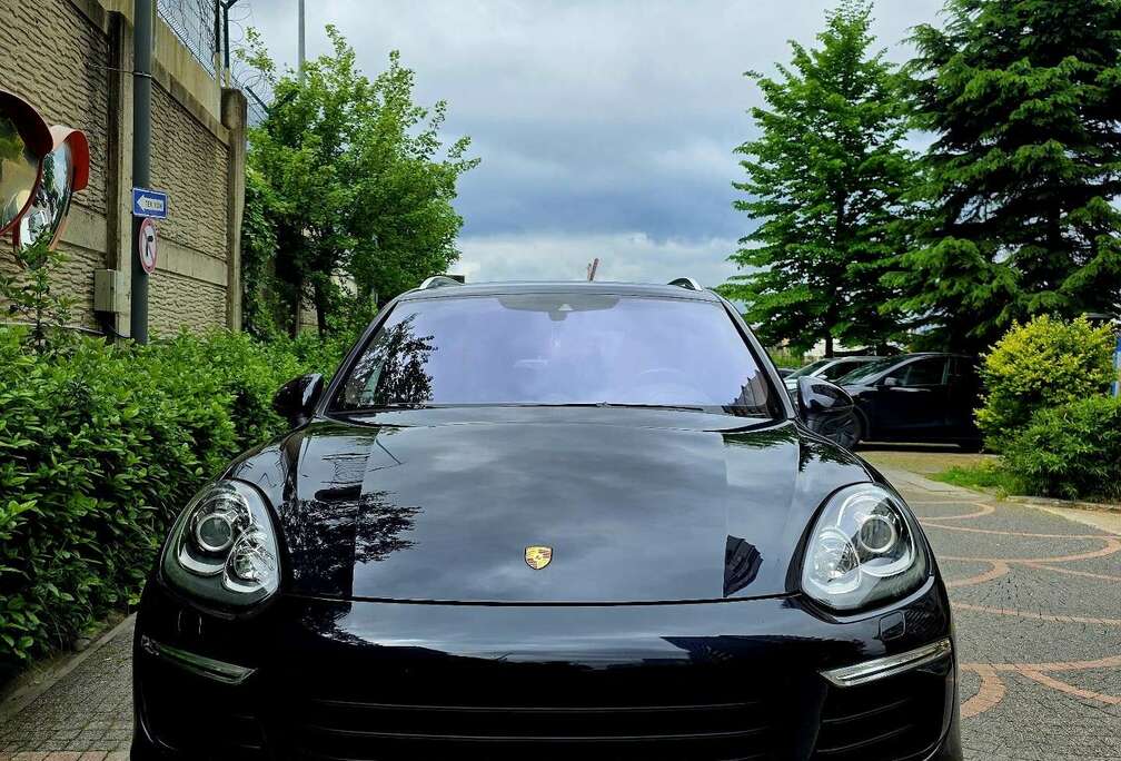 Porsche S Hybrid Tiptronic