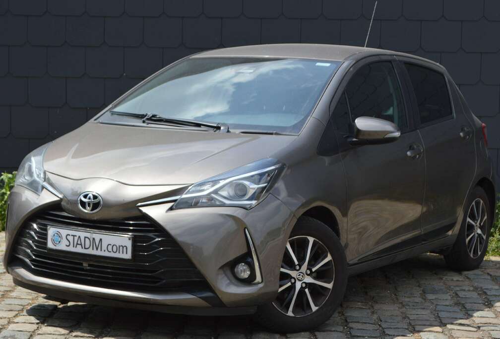 Toyota Yaris 1.5i Dual CARPASS CARNET BENZINE NAVI LEDER