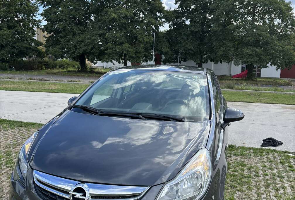 Opel 1.2i Essentia Easytronic