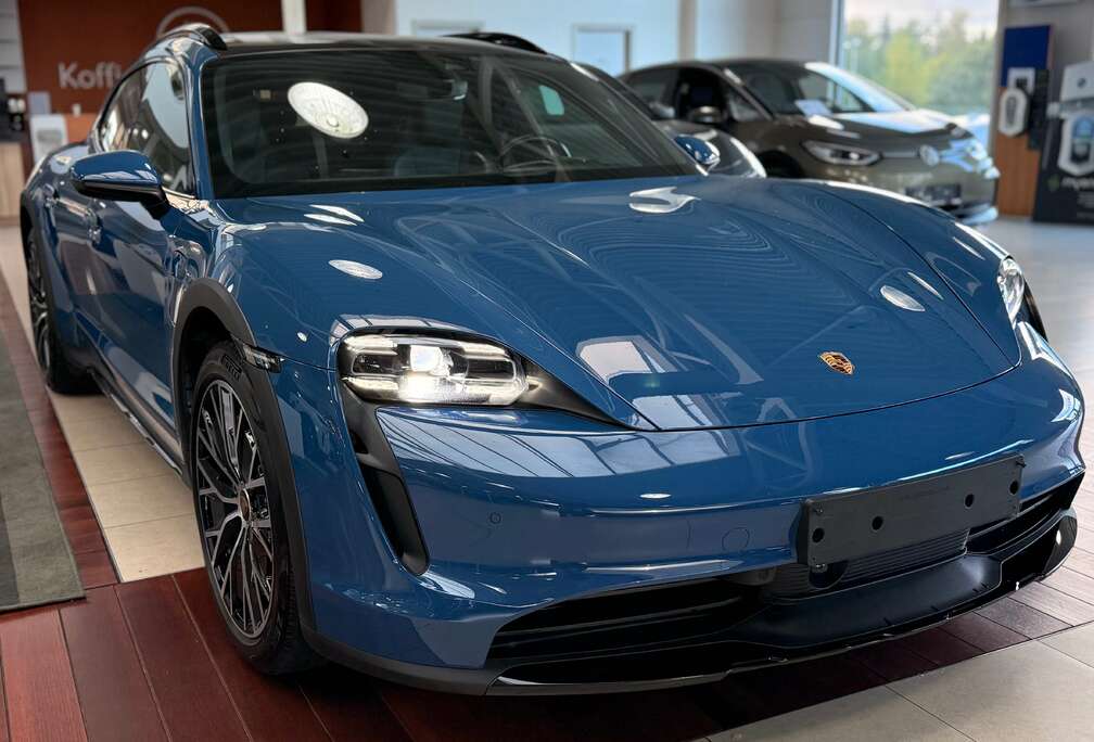 Porsche 4 Cross Turismo 350kW  Panodak  Bose  PASM