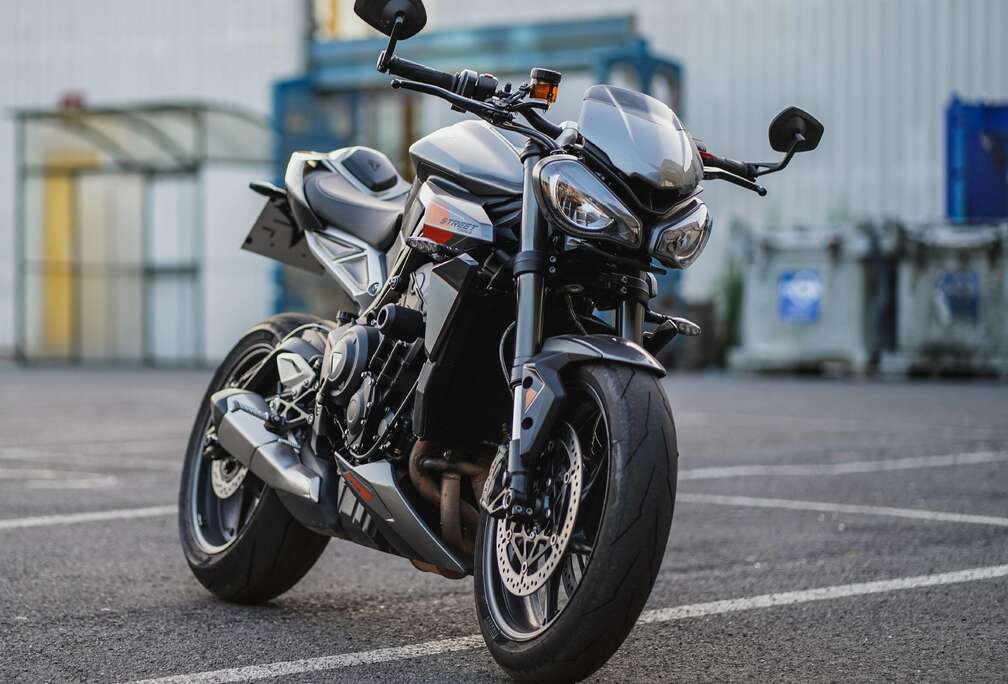 Triumph RS