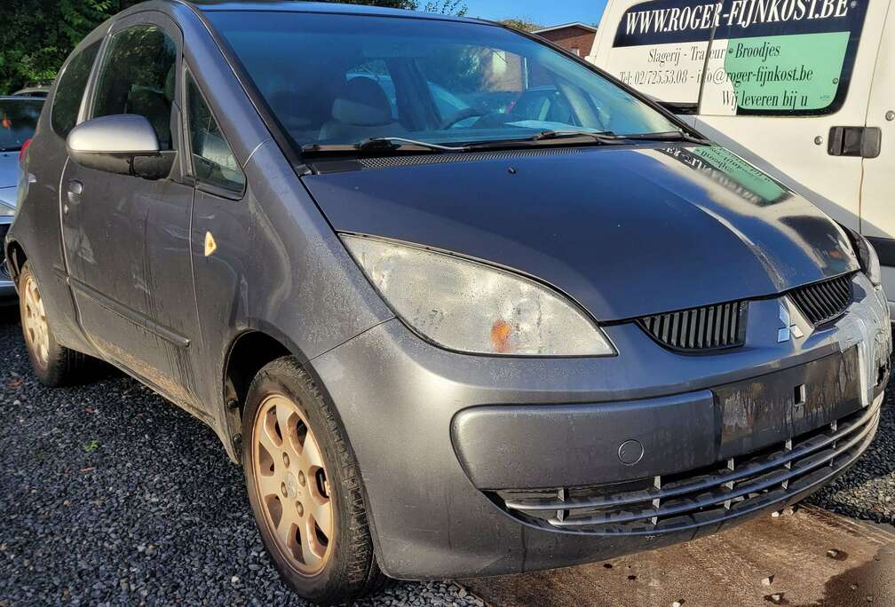 Mitsubishi 1.3i AIRCO euro 4 2005  EERST LEZEN