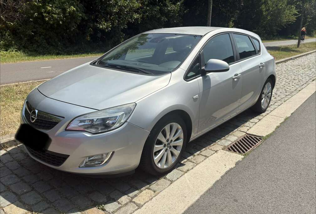 Opel TEL 0472.92.59.40 : Zeer Goed Onderhouden-