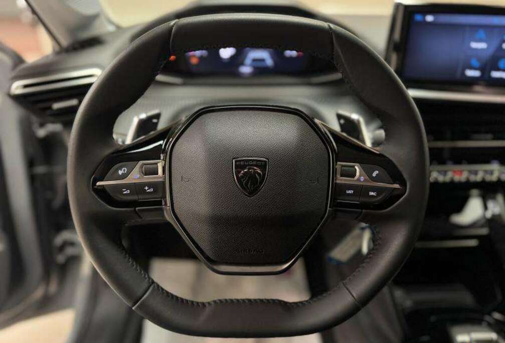 Peugeot 1.2i Allure EAT8 LEDGPSPDCCARPLAYCRUISECAM.