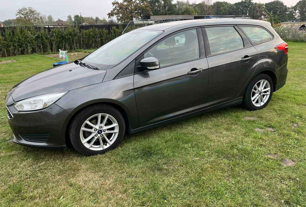 Ford Focus Turnier 1.0 EcoBoost schadewagen