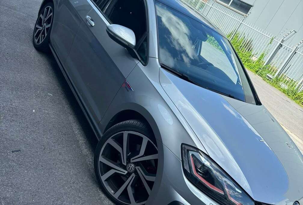 Volkswagen Golf GTI 2.0 TSI