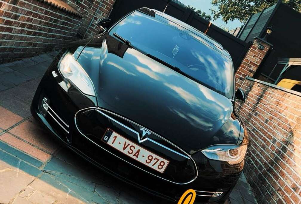 Tesla S85D Charge Gratuite