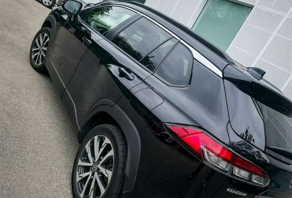 Toyota Hybrid 2.0 2WD Premium e-CVT (145 kW)