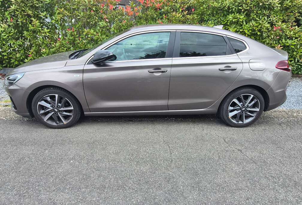 Hyundai i30 Fastback 1.0 T-GDi MHEV Sky Sensation DCT