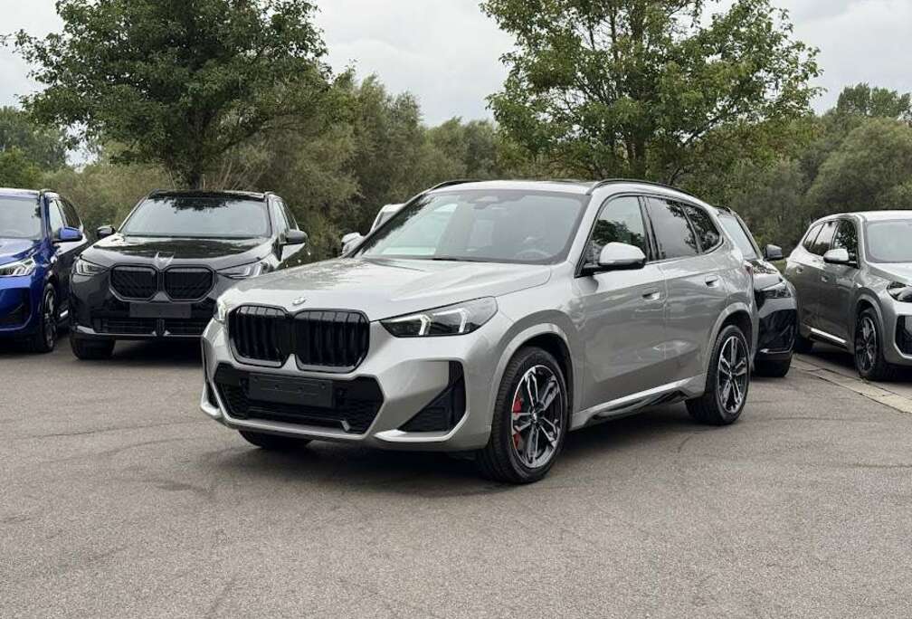 BMW sDrive18i M Sport Pro / PANO / CAM / KEYLESS / SPOILER / NAVI / CARPLAY / VERW ZETELS / ADPT LED / M BRAKES / ...