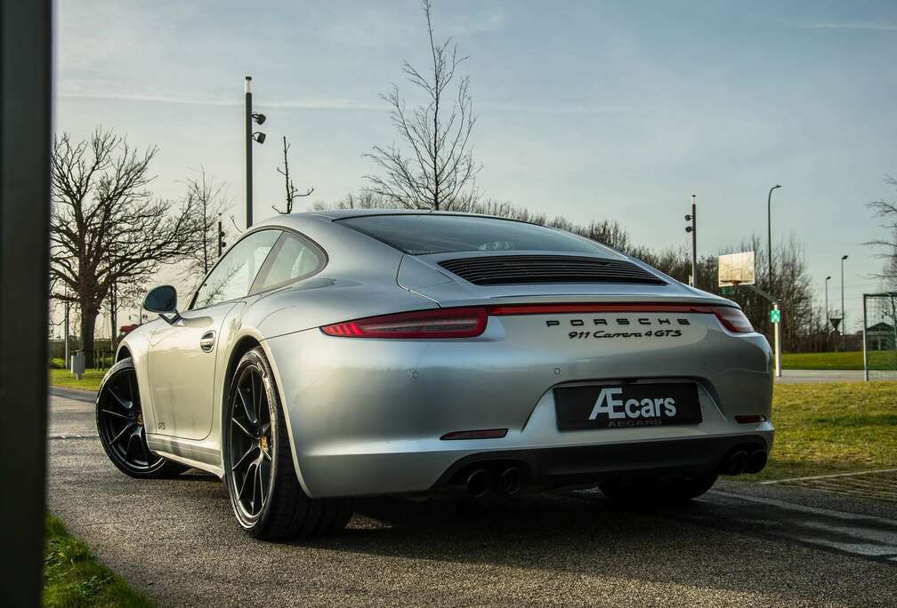 Porsche 911 CARRERA 4 GTS ***LIGHTWEIGHT PACK / 1 OWNER***