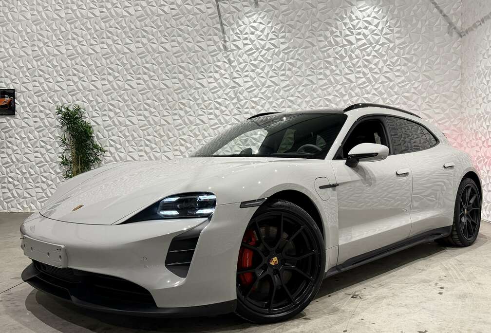 Porsche GTS Sport Turismo Sport Chrono