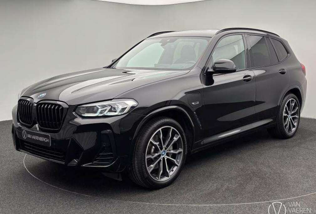 BMW xDrive30e/ PANO/ M SPORT/ HUD/ SHADOWLINE
