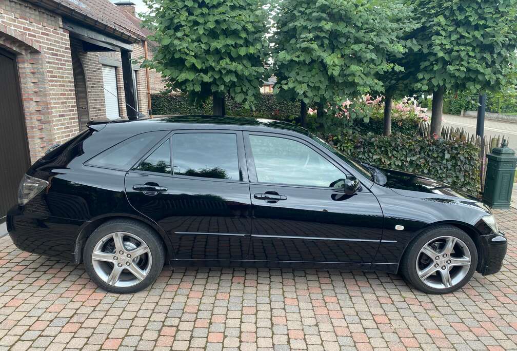 Lexus IS 300 SportCross