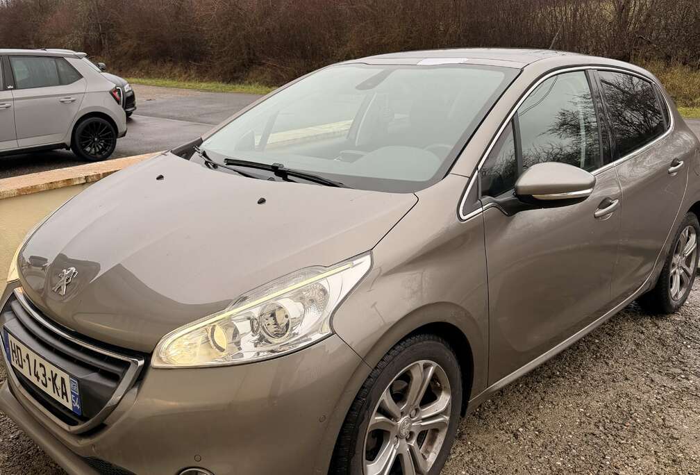 Peugeot 120 VTI Automatik Allure