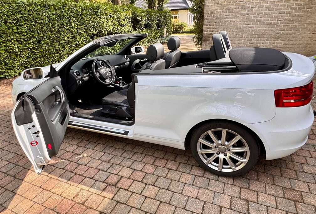 Audi A3 Cabriolet 1.6i Ambition S line