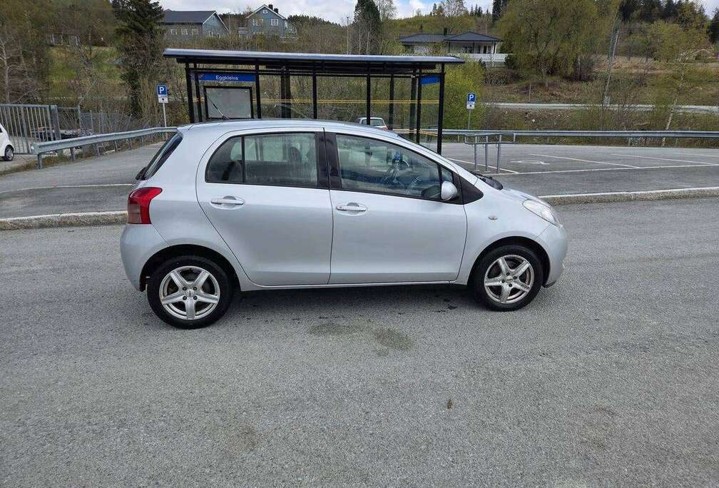 Toyota Yaris 1.0i VVT-i Luna