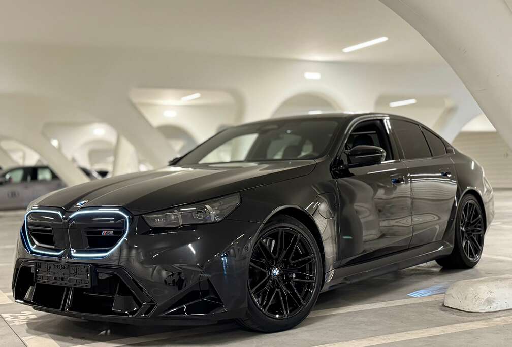 BMW 4.4 V8 / B&W/ HUD / 360 / Bicolor / Pano / Hybride