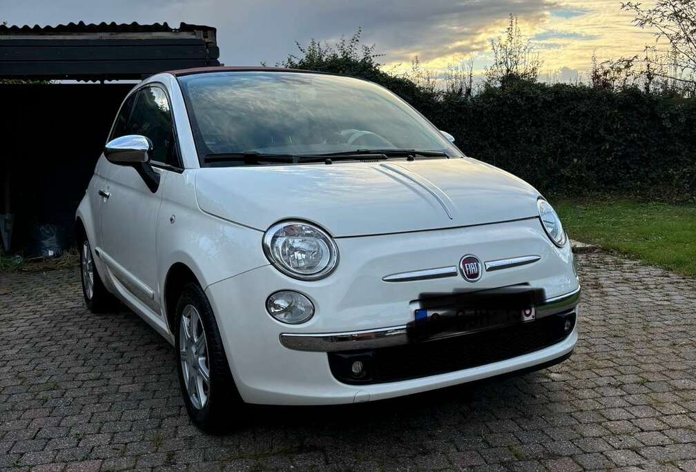 Fiat hatchback 500C. open dak