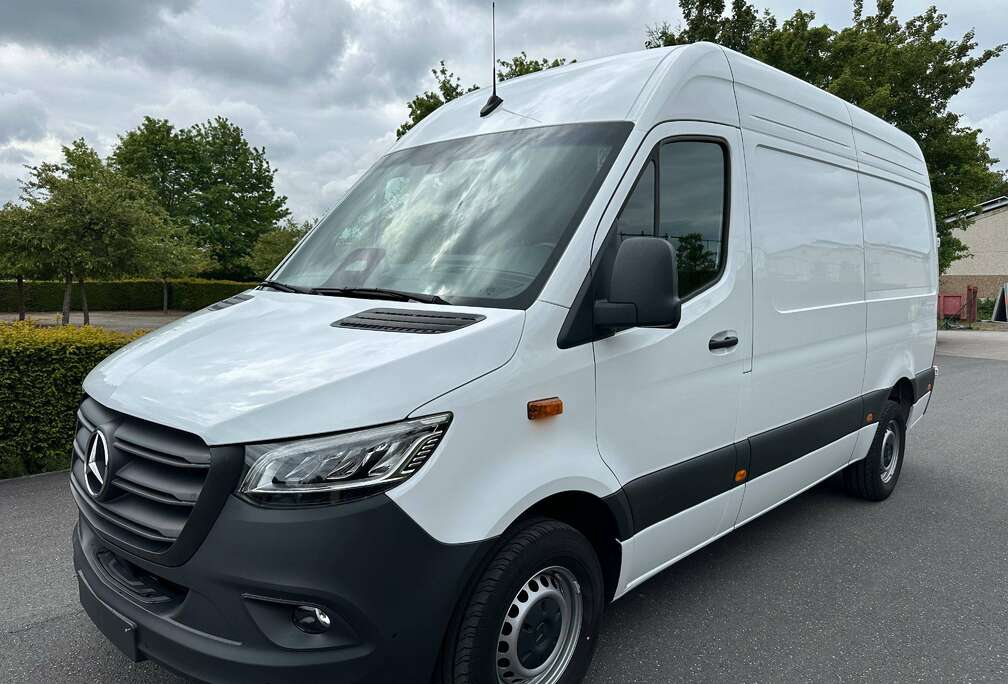 Mercedes-Benz 317 2.0 CDI L2H2 RWD Select 9G-Tronic LED/Front & Side assist/PDC/Navi  32.000€ + TVA