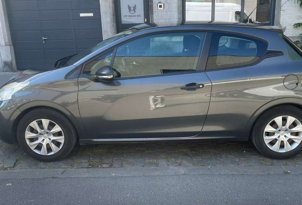 Peugeot Peugeot 208 1.2i Intuitive