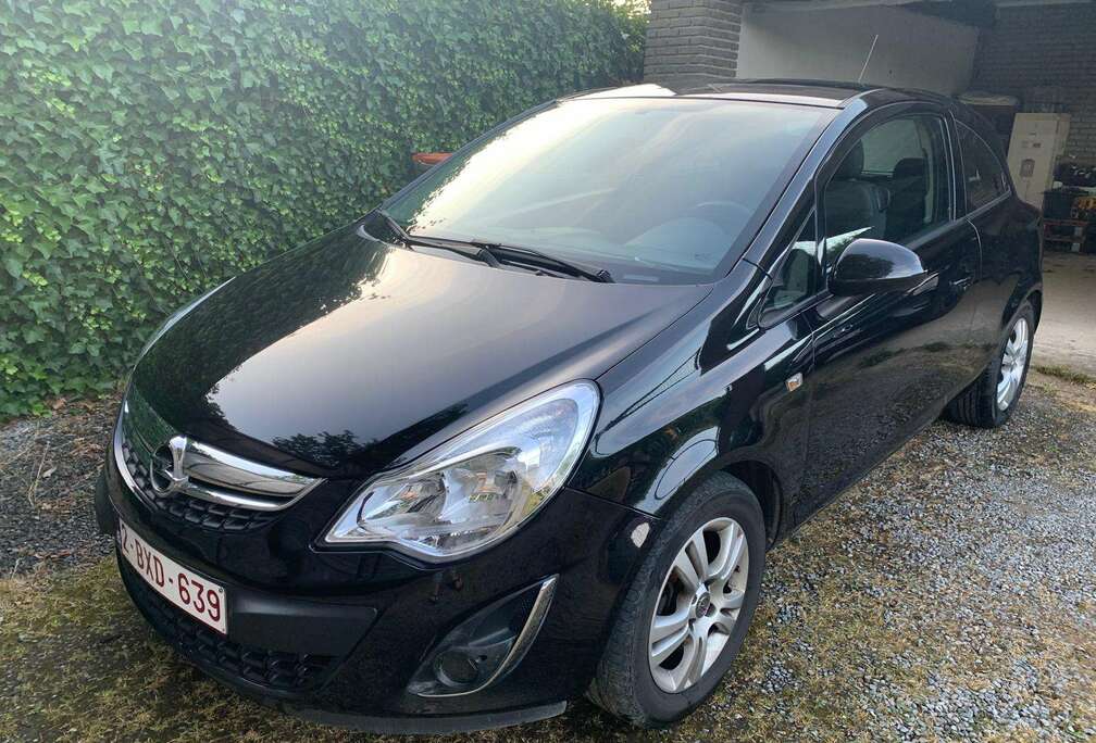 Opel Corsa 1.2i Black Edition