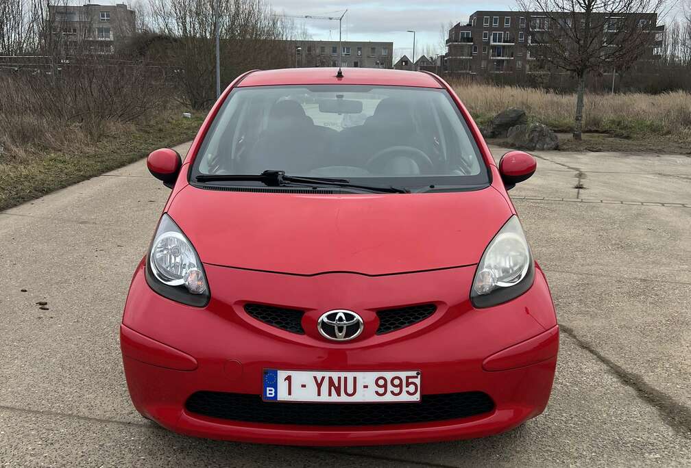 Toyota Aygo 1.0i VVT-i Car Dance