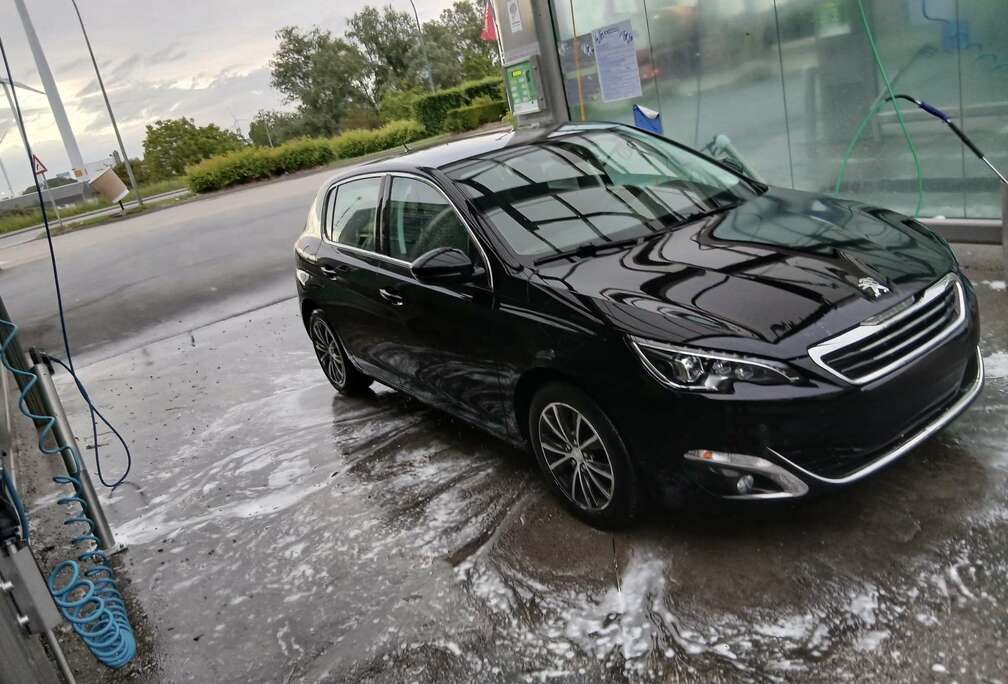 Peugeot 1.2 PureTech Allure STT