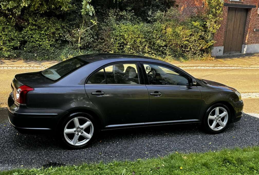 Toyota Avensis+2.2+Turbo+D4D+16v+Linea+Sol