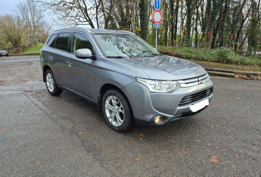 Mitsubishi Outlander 2.2 DI-D  Instyle