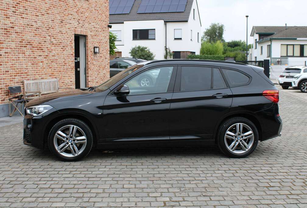 BMW 1.5iA sDrive18i automaat M-PACK !! PANO DAK !!