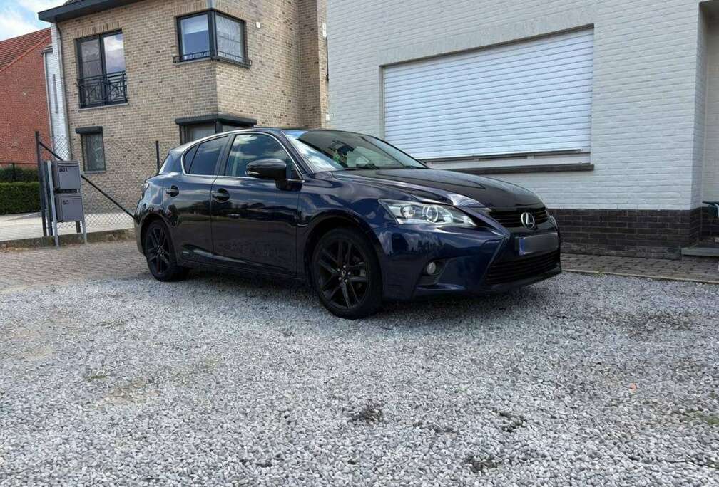 Lexus CT 200h 1.8i Shadow Edition E-CVT