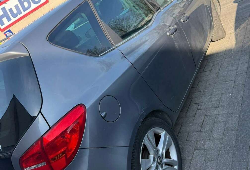 Opel 1.4i Ultimate Edition