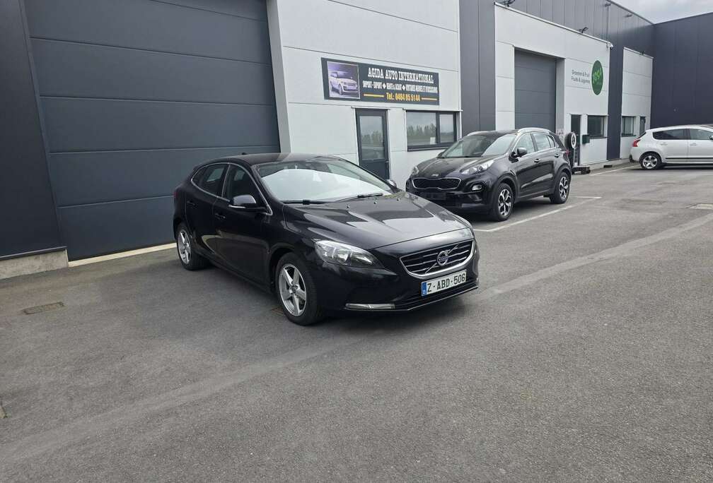 Volvo V40 1.6 D2 Momentum R-Design