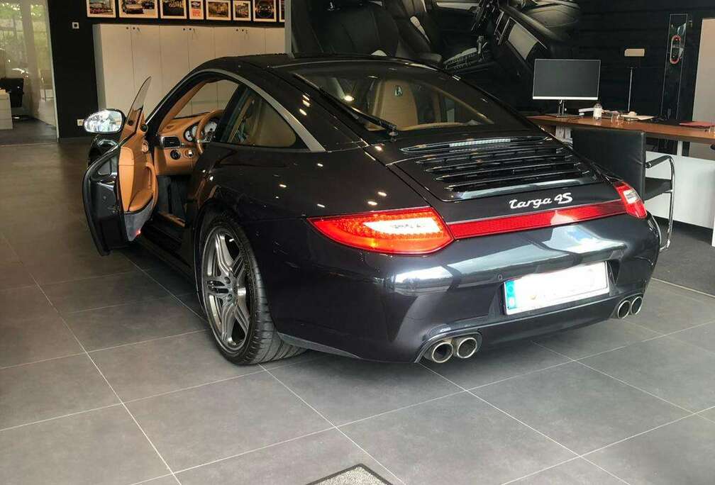 Porsche 911 Carrera 4S Targa PDK