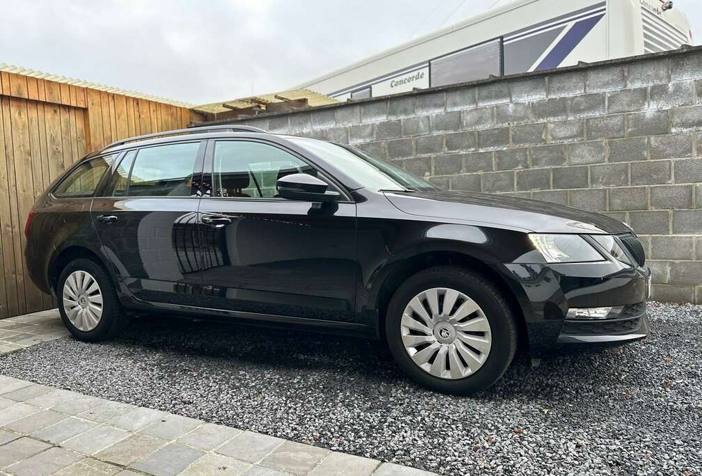 Skoda SW 1.0 TSI Ambition DSG Led Navi BT Pdc 142000km