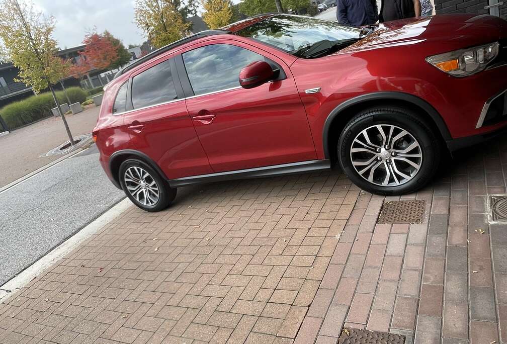 Mitsubishi 1.6i 2WD Diamond Edition (EU6d-TEMP)