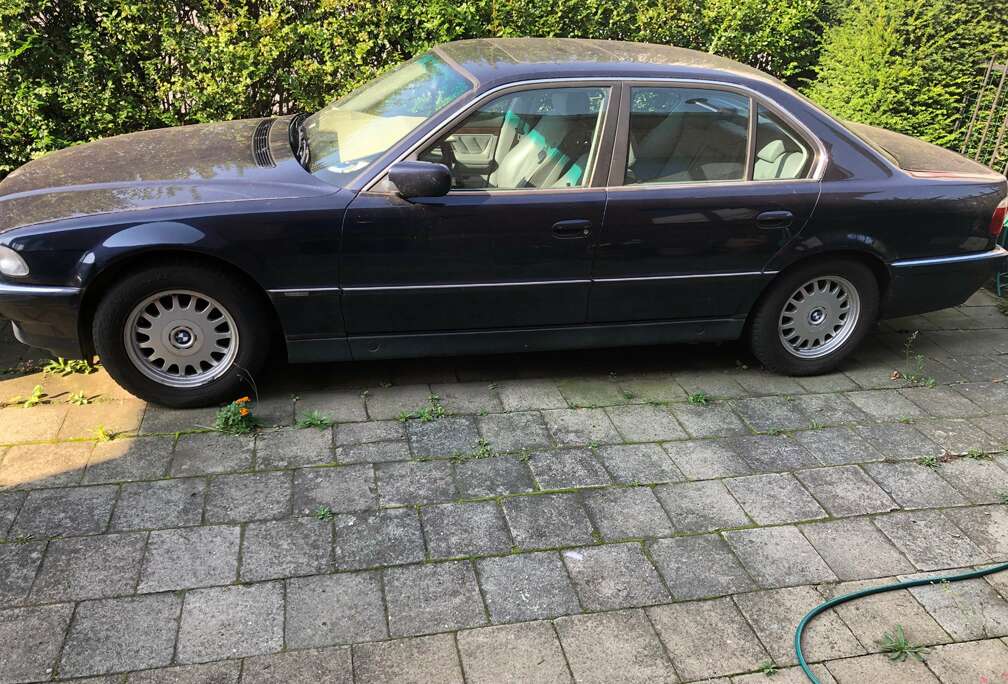 BMW 735i