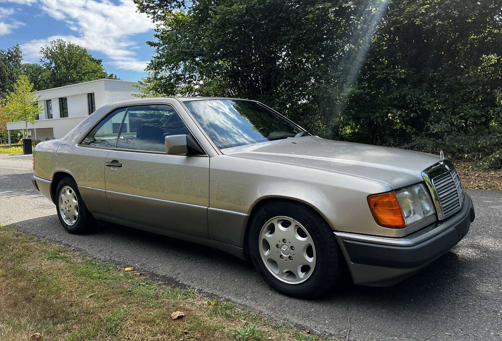 Mercedes-Benz W124 300 CE Coupé