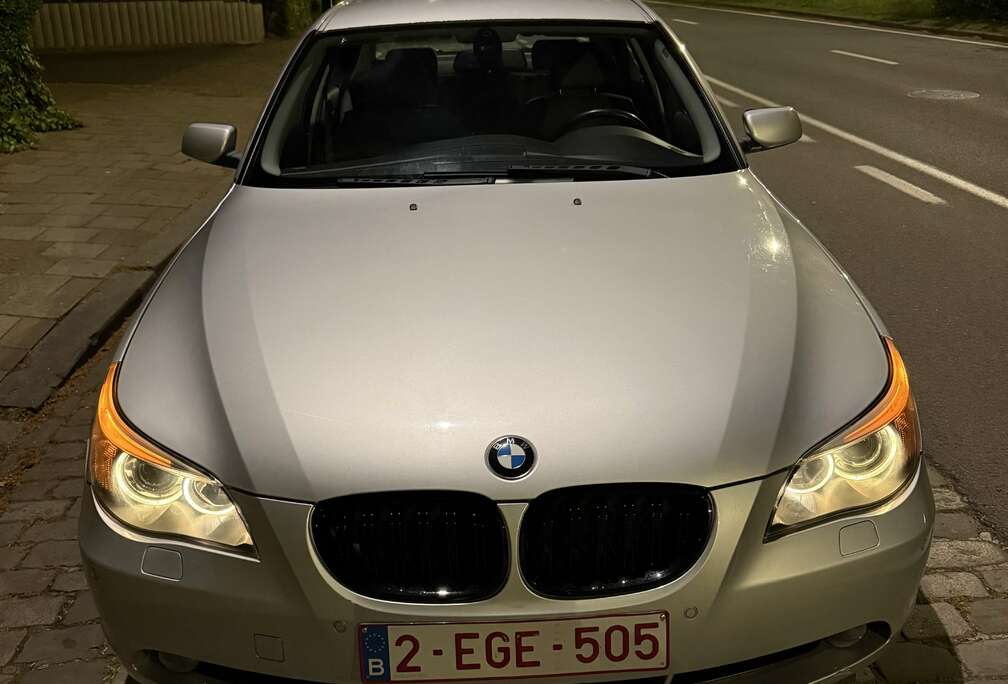 BMW 520i