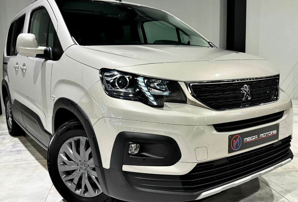 Peugeot 1.2i Turbo 110CV  77.918KM  CARPLAY CLiM ++