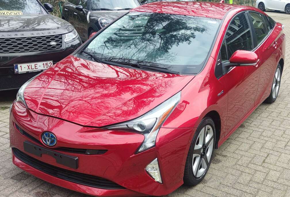 Toyota 1.8i VVT-i PHEV Solar 5pl. CVT 60000 KM-NIEUWSTAAT