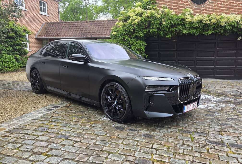 BMW M70 xDrive - FULL OPTIONS - new price 225.985,00€